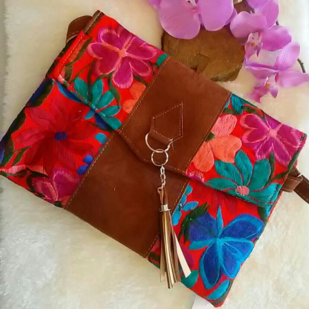 Handcrafted purse, made by mexican natives